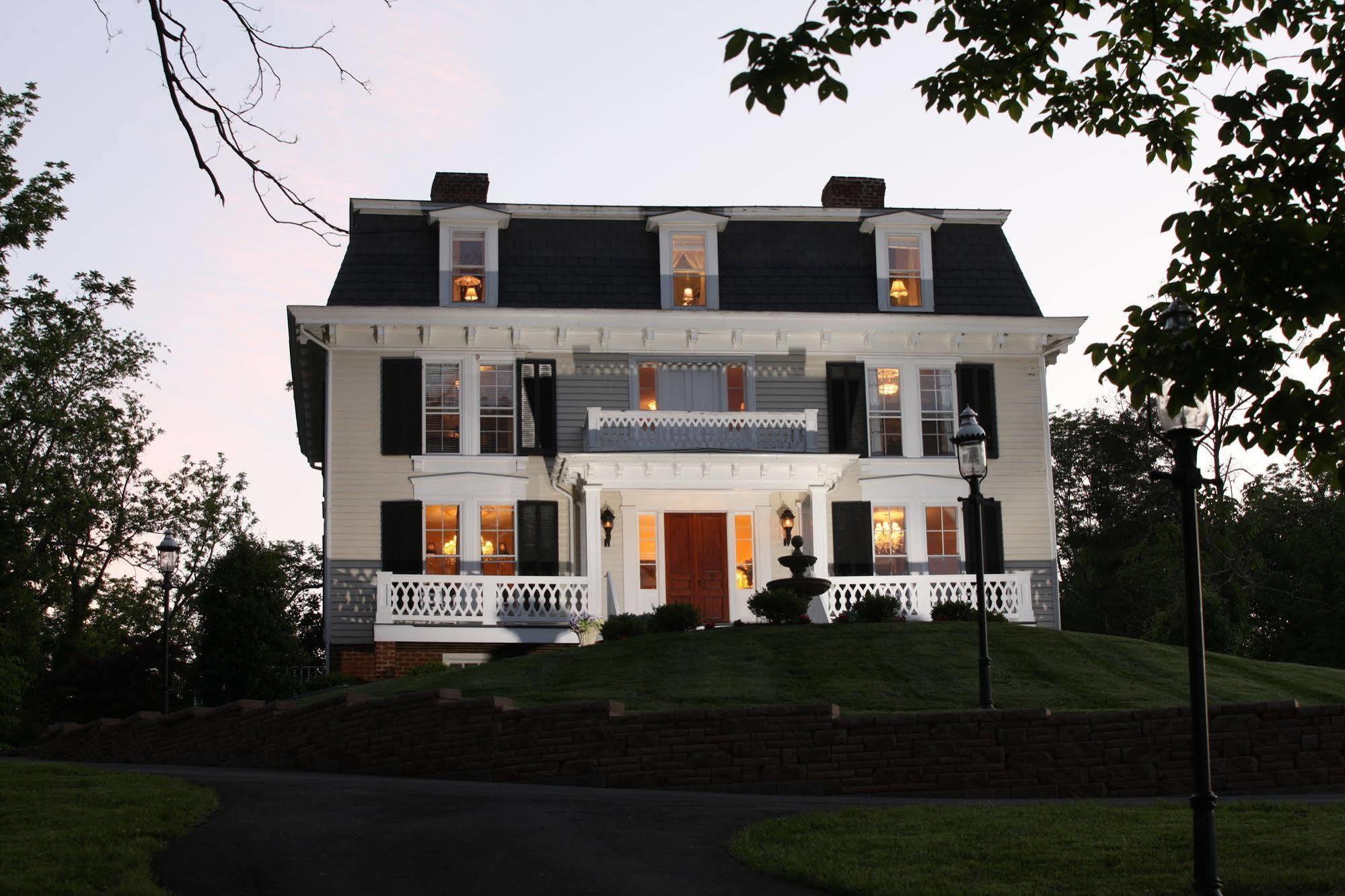 Chestnut Hill Bed & Breakfast Orange Exterior photo